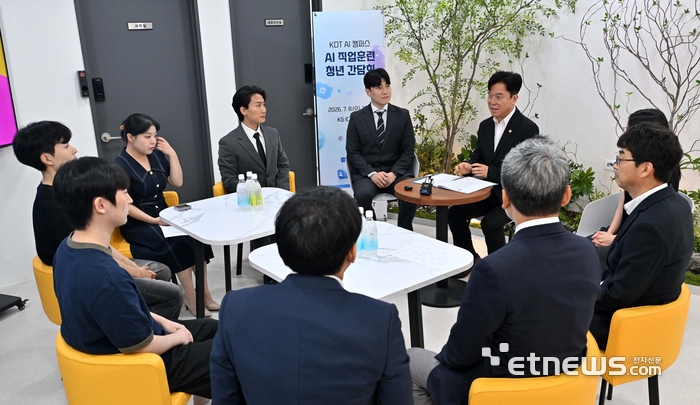 [포토] KDT AI 직업훈련 청년 만난 김영훈 고용노동부 장관