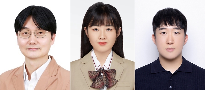 왼쪽부터 이태우 서울대 교수, 다이 징 중국 전자과기대 박사과정, 김관녕 서울대 석박사통합과정. 〈사진 서울대 제공〉