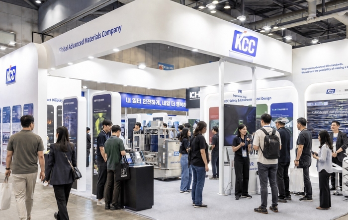 KCC가 국제안전보건전시회에 참가해 차세대 안전환경디자인 솔루션을 선보였다.