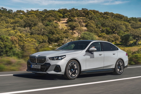 BMW 더 뉴 BMW iX3.
