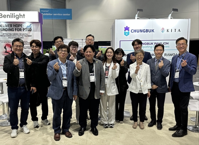 '2026 BIO USA'에 충북공동관을 마련한 6개 바이오 기업 관계자들이 한자리에 모였다.