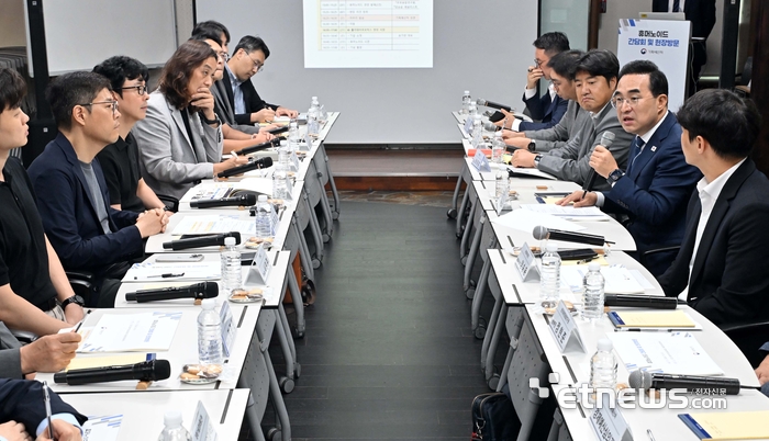 [포토] 휴머노이드 현장 방문 및 간담회 참석한 박홍근 기획예산처 장관