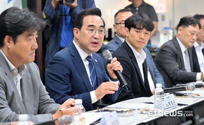 [포토] 휴머노이드 현장 방문 및 간담회 참석한 박홍근 기획예산처 장관