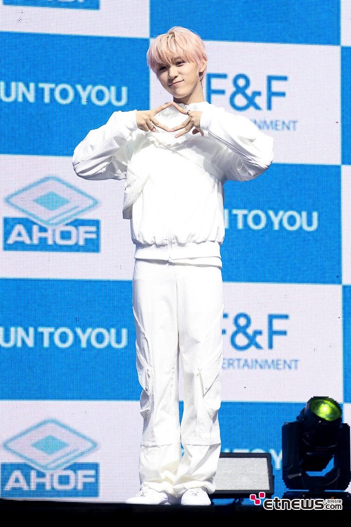 [ET포토] 아홉 다이스케, '유쾌한 무드'
