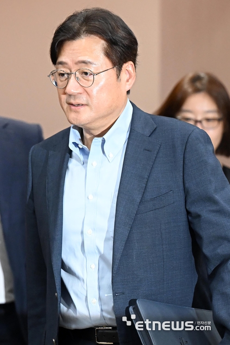 [포토] 국가정책조정회의 참석하는 홍익표 정무수석