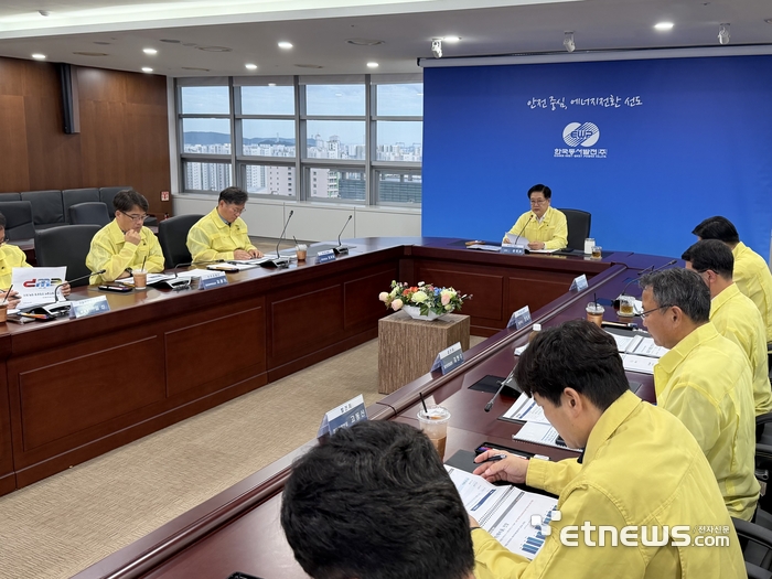 한국동서발전의 발전설비 안정운영 대책 점검 회의. (한국동서발전)