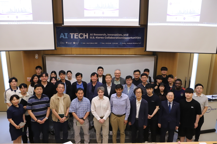 6일 열린 한국뉴욕주립대 'AI 연구·혁신 및 한·미 협력 기회 국제세미나에서 참석자들이 기념 촬영했다. (사진=한국뉴욕주립대)
