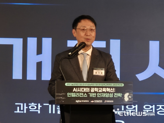 윤지웅 STEPI 원장