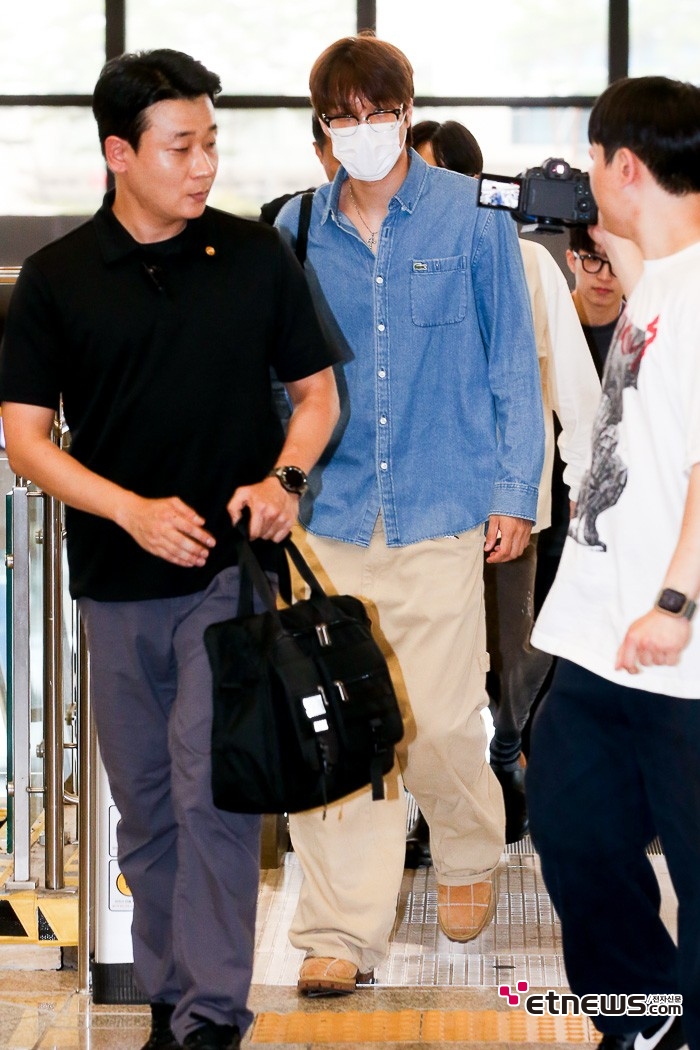 [ET포토] 엑소 카이, '청셔츠에 치노팬츠'