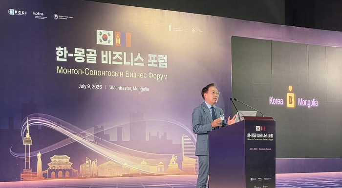윤호영 카카오뱅크 대표가 9일 몽골 울란바타르에서 개최된 한-몽골 비즈니스 포럼에 참석해 'Beyond Banking, Into Every Life'를 주제로 발표를 진행했다.