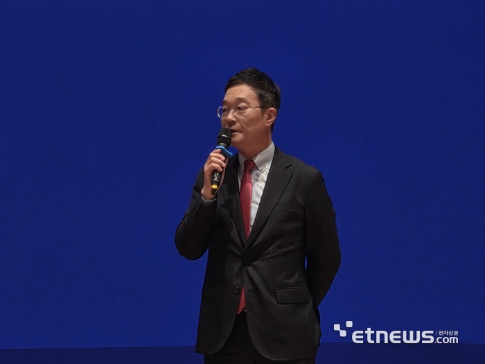 김성훈 디에스자산운용 대표가 10일 서울 여의도에 위치한 한국거래소 콘퍼런스홀에서 ETF 시장 진출 배경을 설명하고 있다.