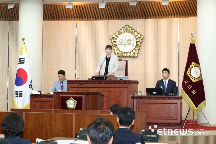 김미수 고양시의회 의원이 10일 제10대 전반기 의장으로 선출돼 인사말을 하고 있다.고양시의회 제공.