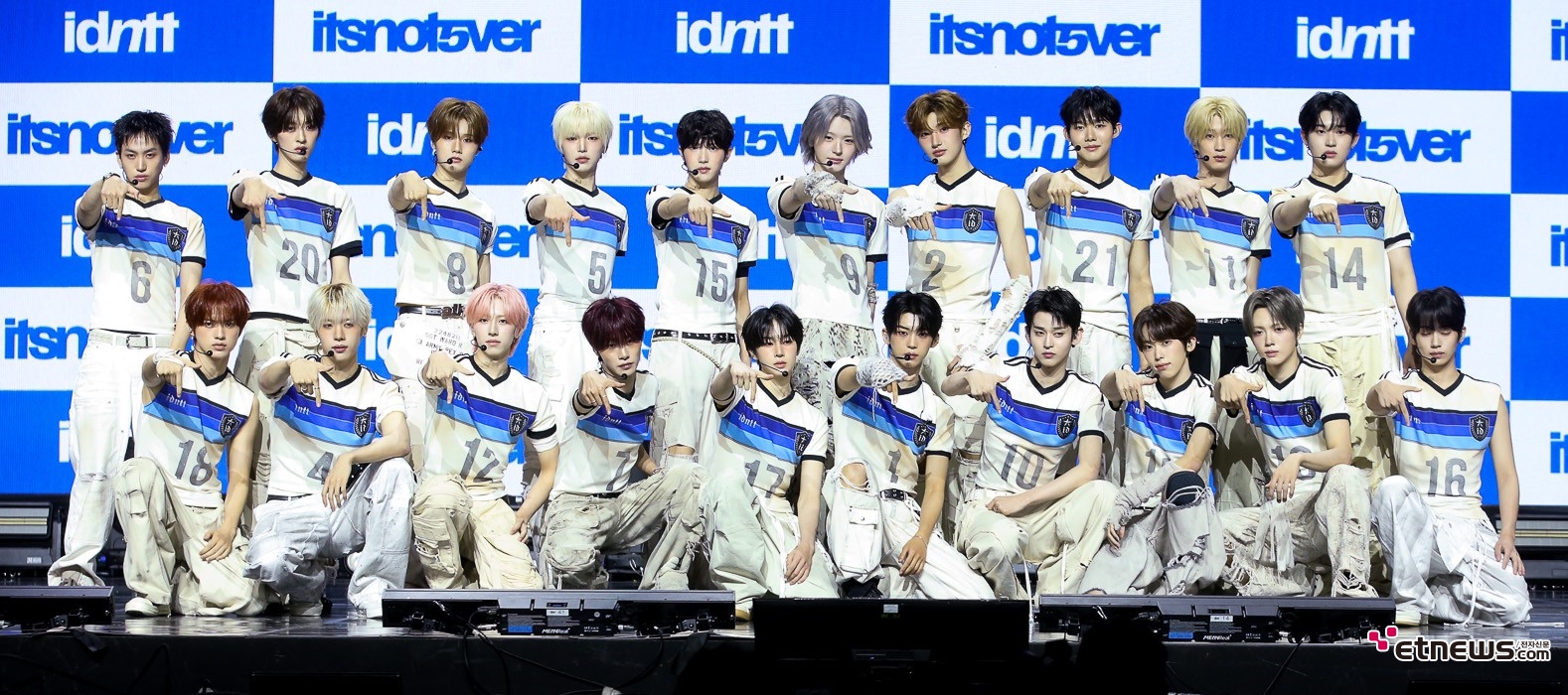 [ET포토] 아이덴티티, 'Kids Return”으로 20명 유닛의 출발'