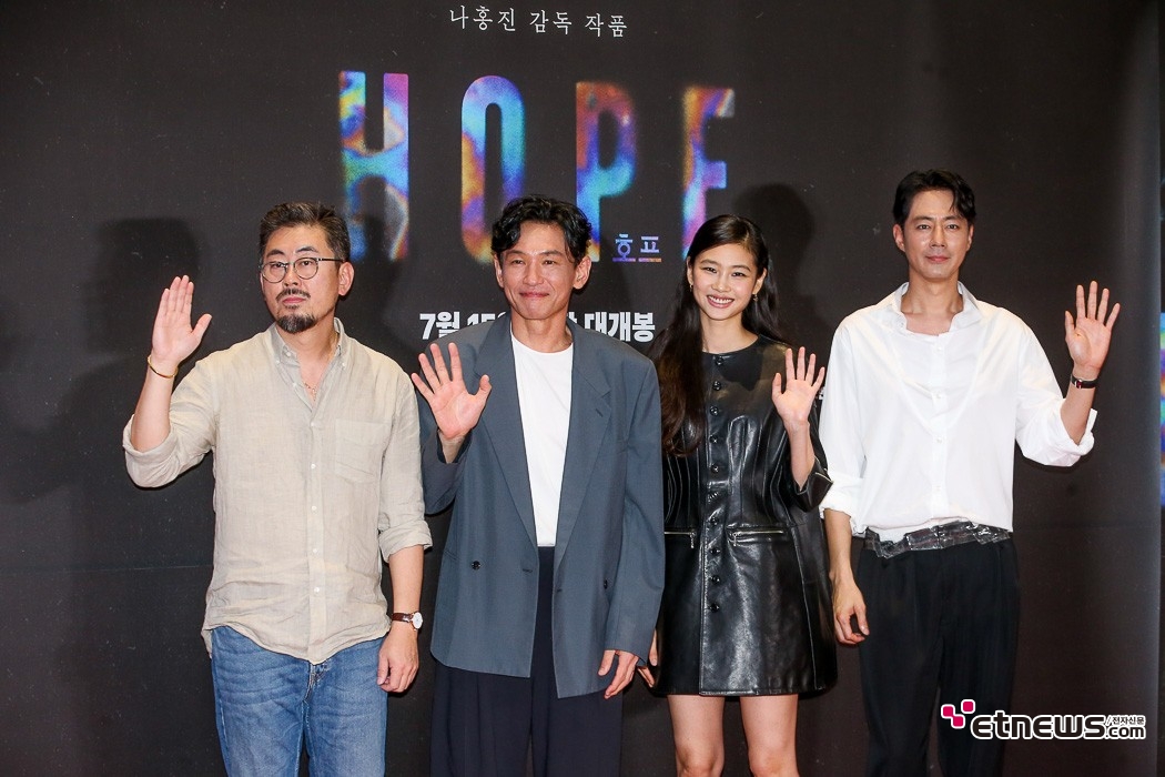 [ET포토] 나홍진-황정민-정호연-조인성, '최고의 감독과 배우'