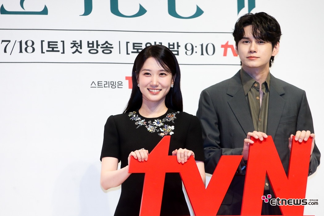 [ET포토] 박은빈-옹성우, '오싹한 투샷'