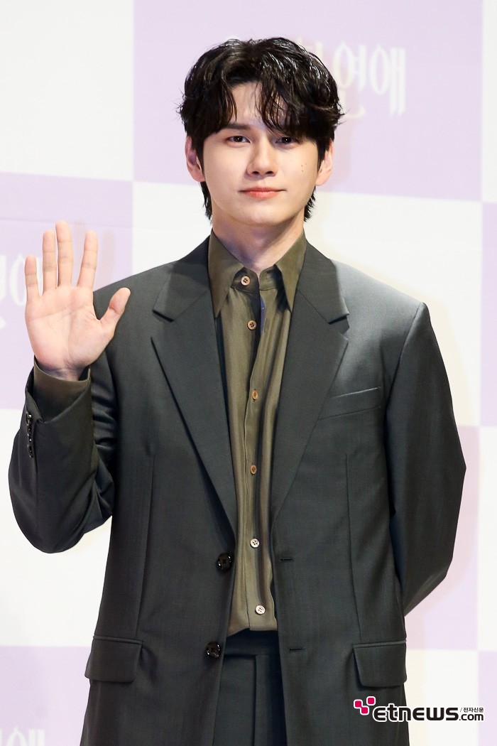 [ET포토] 옹성우, '멋짐 흩날리며'