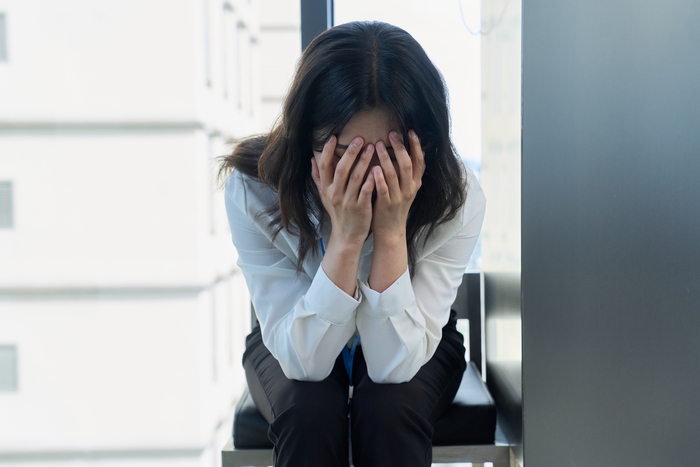 일본에서 직장 내 스트레스와 정신적 부담으로 직접 회사와 휴직을 논의하기 어려운 근로자들을 대신해 휴직 신청 과정을 진행해주는 이른바 '휴직 대리' 서비스가 빠르게 늘고 있는 것으로 나타났다. 사진=게티이미지