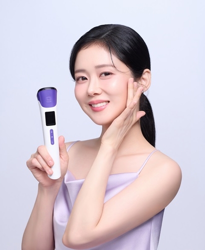 더퓨처가 운영하는 항노화 뷰티 전문 브랜드 EOA는 홈케어 디바이스 신제품 '풀써마프로'를 출시했다고 14일 밝혔다.