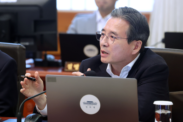 김용범 정책실장이 14일 청와대에서 이재명 대통령 주재로 열린 국무회의에서 발언하고 있다. 연합뉴스