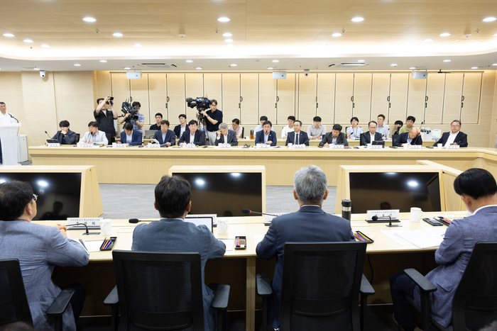기후에너지환경부가 16일 전남광주통합특별시청에서 호남권 반도체 산업단지 전력공급 방안을 논의했다. 사진 출처 : 기후부