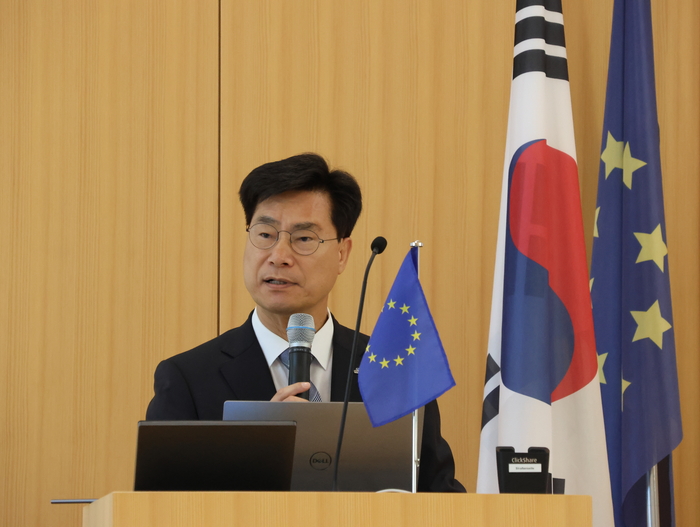 NST-프라운호퍼 글로벌 기술교류회에서 개회사를 하는 NST 김영식 이사장