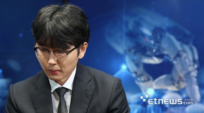 신진서, 혈투 끝에 AI 카타고 제압…4집 반승