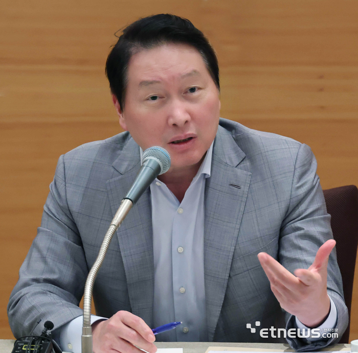 최태원 대한상의 회장이 기자간담회에서 발언하고 있다.