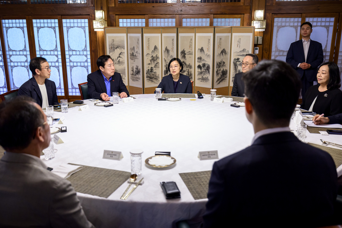 [포토]중소기업협단체 만난 한성숙 총리
