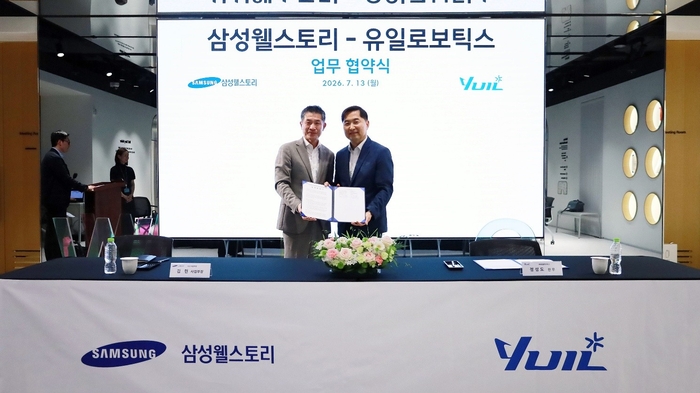 사진 왼쪽부터 김헌 삼성웰스토리 사업부장, 정성도 유일로보틱스 전무