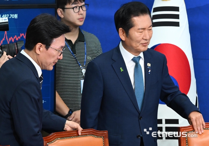 [포토] 공명선거 실천 서약식 참석한 김민석-정청래