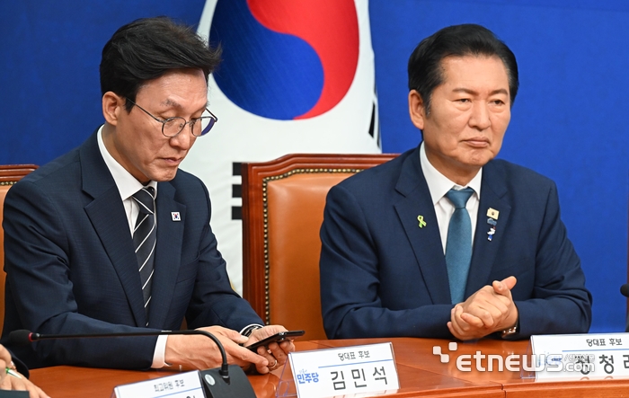 [포토] 공명선거 실천 서약식 참석한 김민석-정청래