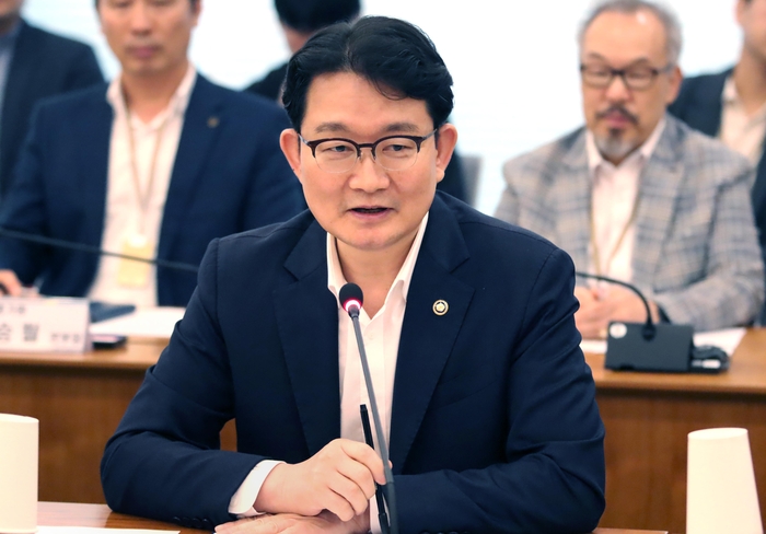 김종구 농림축산식품부 차관이 20일 경기 수원 CJ블로썸파크에서 열린 '제1차 그린바이오산업 육성 기본계획' 발표 행사에서 그린바이오 산업 육성 방안을 논의하고 있다.(사진=농림축산식품부)