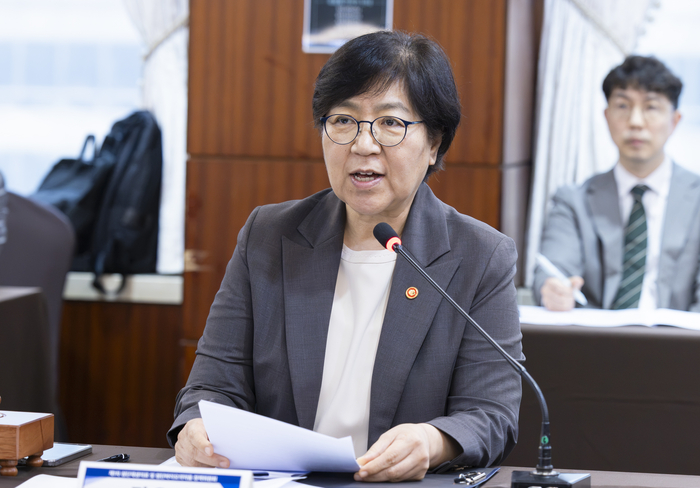 정은경 보건복지부 장관이 21일 열린 2026년도 제1차 첨단재생의료 및 첨단바이오의약품 정책위원회에서 '제2차 첨단재생의료 및 첨단바이오의약품 기본계획'과 관련해 발언하고 있다. (사진=보건복지부)