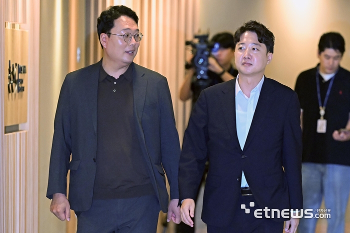 [포토] 정점식 국민의힘 원내대표와 오찬 회동 참석하는 이준석-천하람