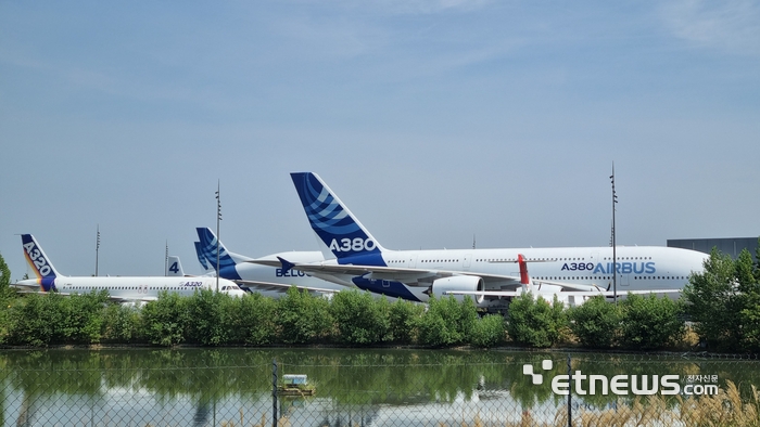 프랑스 툴루즈 에어버스 생산단지에 A320과 벨루가(Beluga), A380 등 에어버스 대표 기종이 나란히 계류돼 있다. 툴루즈는 에어버스의 최종조립과 시험비행, 고객 인도가 이뤄지는 핵심 생산 거점이다.