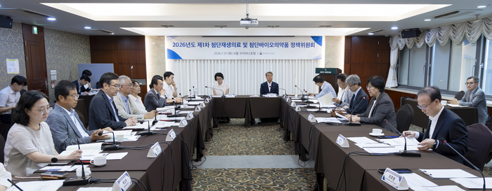 정부는 21일 정은경 보건복지부 장관 주재로 2026년도 제1차 첨단재생의료 및 첨단바이오의약품 정책위원회를 열고 '제2차 첨단재생의료 및 첨단바이오의약품 기본계획'을 심의·의결했다.