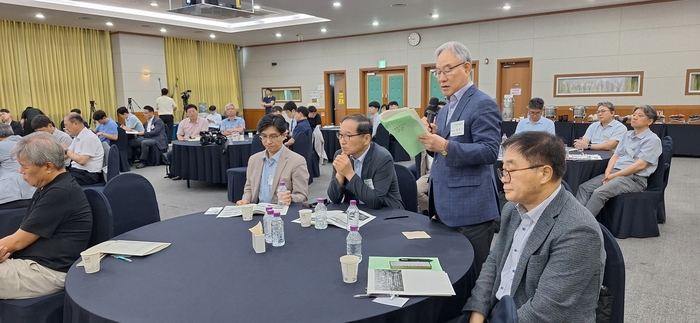 사단법인 에너지밸리포럼은 21일 오전 광주테크노파크 12층 국제회의장에서 안병옥 전 환경부차관을 초청해 '인공지능(AI)을 위한 에너지, 에너지를 위한 AI'를 주제로 제86차 정례포럼을 개최했다.
