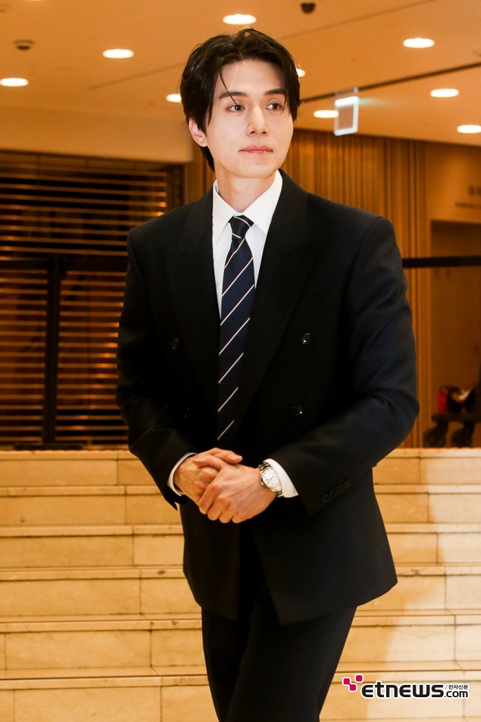 [ET포토] 이동욱, '돌아설때도 정중하게'