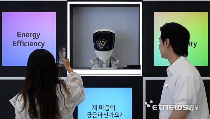 [포토] 휴머노이드 로봇에 들어가는 OLED는