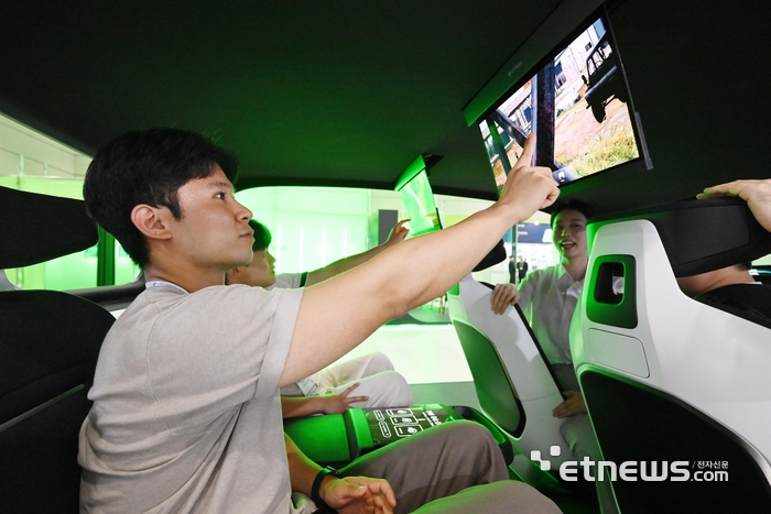 [포토] 뒷자리에서 즐기는 선명한 화질