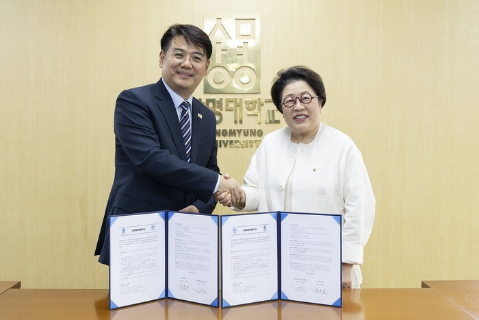 상명대는 지난 22일 서울캠퍼스에서 한국방송인기술연합회(회장 장익선)와 교류협력협약(MOU)을 체결했다.(사진=상명대)