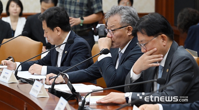 [포토]과학기술관계장관회의 참석한 이주한 과기연구비서관
