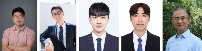 (왼쪽부터) 정대성 포스텍 교수, 손창윤 서울대 교수, 포스텍 박사과정 표원준 씨, 정경준 경기대 교수, 미국 노스캐롤라이나대 Wei You 교수