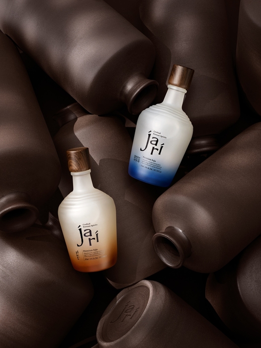 K-증류주 브랜드 'jari(자리)' 2종 제품 이미지. 〈자료 CJ제일제당〉