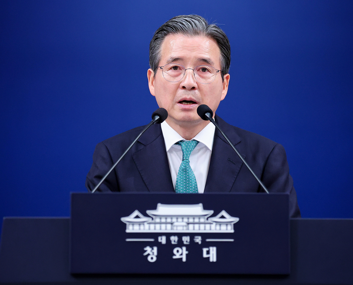 김용범 정책실장이 지난 22일 청와대 춘추관 기자회견장에서 미국 및 남미 순방 관련 사전 브리핑을 하고 있다. 사진=연합뉴스