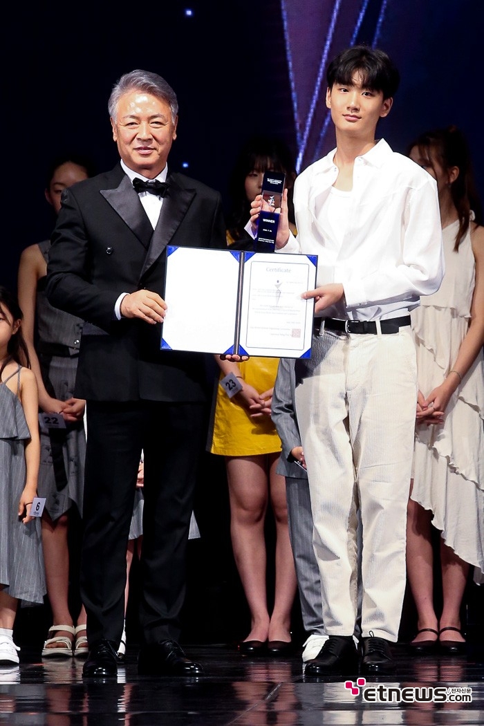 [ET포토] 이상욱, '위너에 선정'