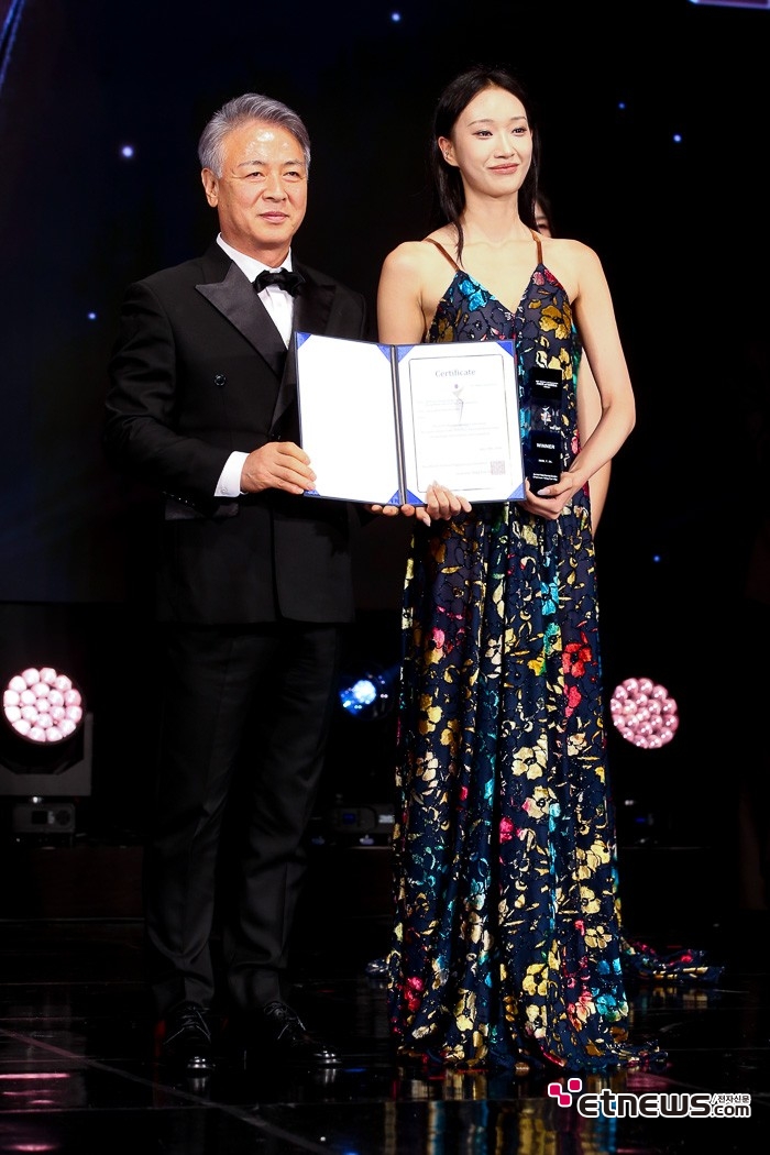 [ET포토] 이예은, '페리스오브코리아 위너에 선정'