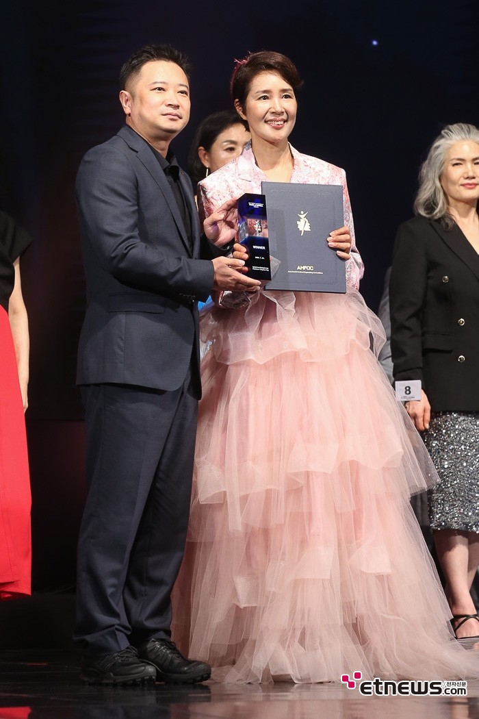 [ET포토] 신정임, '페이스오브코리아 위너로 선정'
