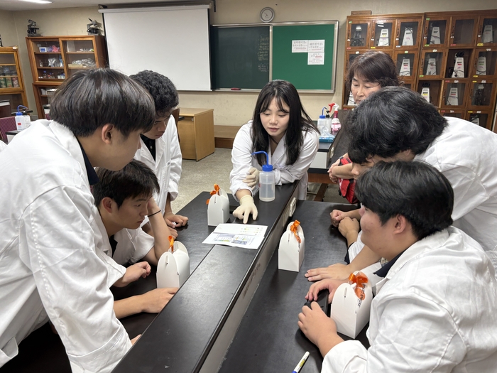 '조선대 해양바이오 실무 마스터 기기분석 및 호르몬 연구 실습'이 진행 중이다.