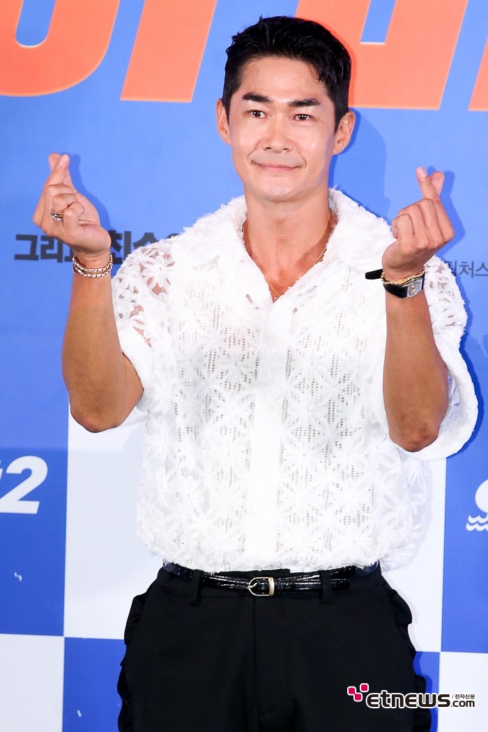 [ET포토] 배정남, '근사한 하트'